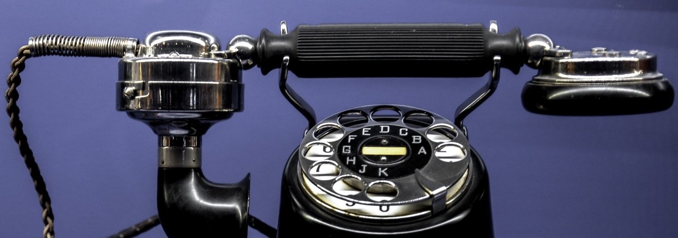 vintage-telephone-on-blue-background-header.jpg